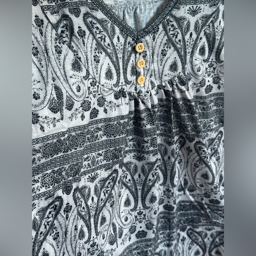 Shirt size large - Picture 2 of 2